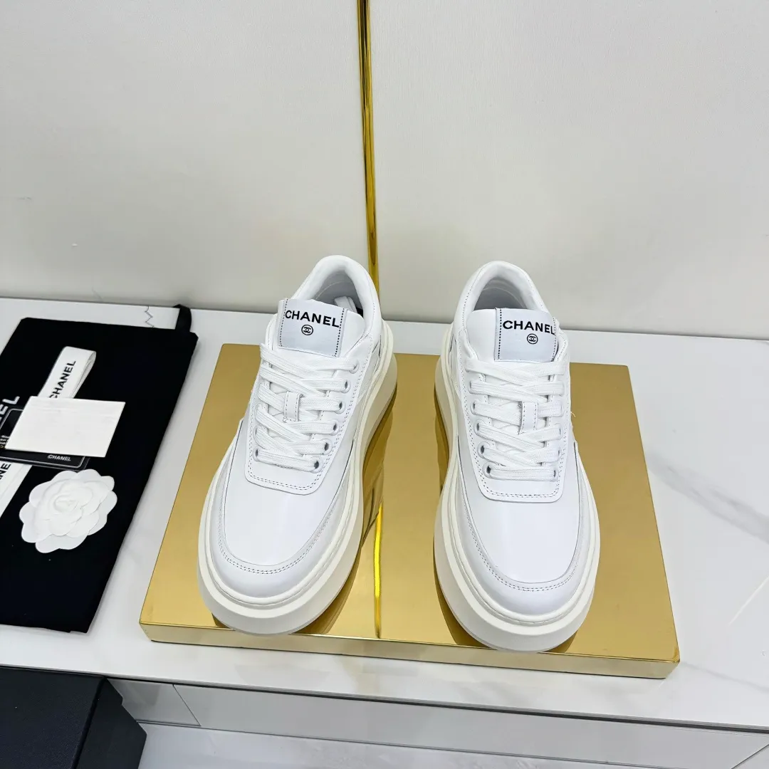 👟👟Ex-factory price 600👟👟 Upgraded version, upgraded version, upgraded version! No rebuttal accepted! ! ! ! Chanel Chanel panda shoes! 2025 counter's top casual sports shoes. This classic design; the upper is electro-embroidered with a variety of techniques; the outsole is fashionable and sporty; the unusual inclusion of a variety of color matching elements... The diversified mix and match is very good-looking and versatile, and can be used for leisure, fashion, sports, and outdoor... ꫛꫀꪝ Go➫ Materials: ❶Upper made of: original imported first-layer silk cowhide + original waterproof cloth + original first-layer cowhide ❷Inner lining: Original Yangli+Net ❸Outsole based on: Original TPU combination outsole Counter boutique packaging complete set for women 35–41 👉 👉 👉 👉 👉